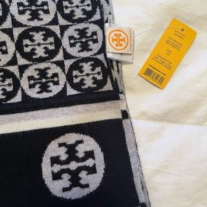 Tory Burch BNWT Scarf 🖤